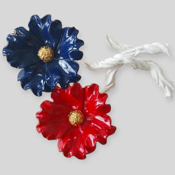 Vintage Mid Century Red White and Blue Enamel Flower Brooch - Picture 4 of 9